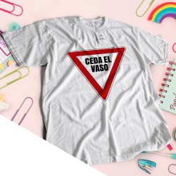 Camiseta Ceda el vaso